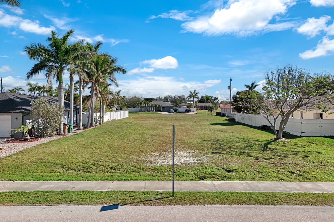 1813 Academy Blvd, Cape Coral, FL 33990