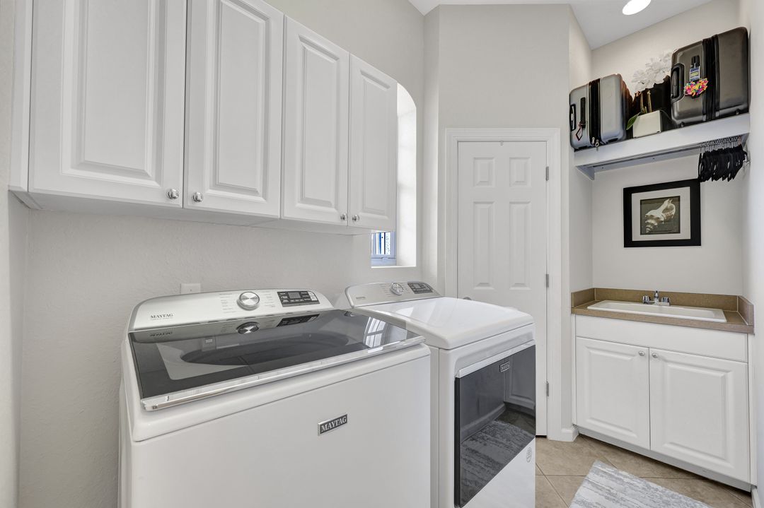 8723 Coastline Ct #202, Naples, FL 34120