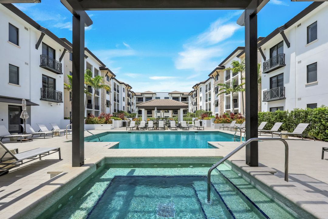 1135 3rd Ave S #303, Naples, FL 34102