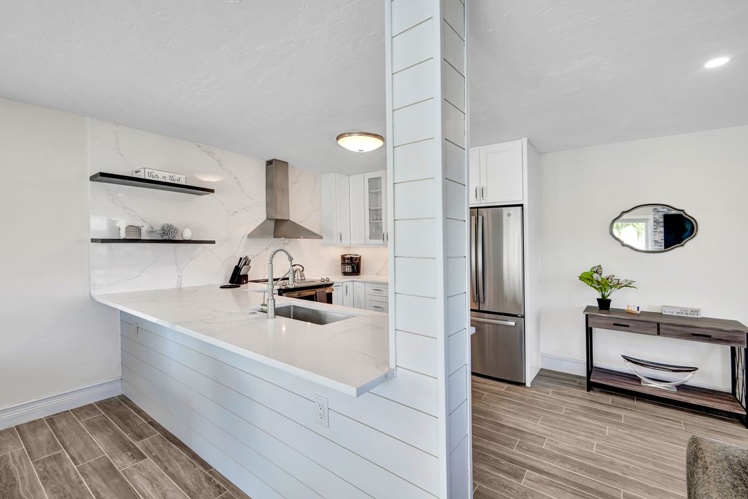 701 93rd Ave N, Naples, FL 34108