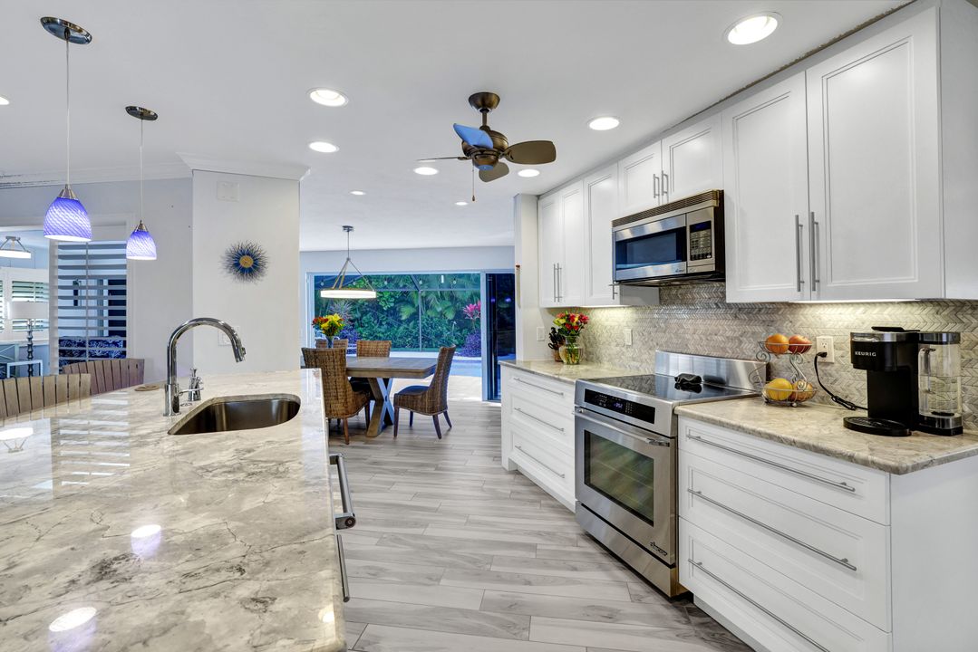 735 Old Trail Dr, Naples, FL 34103