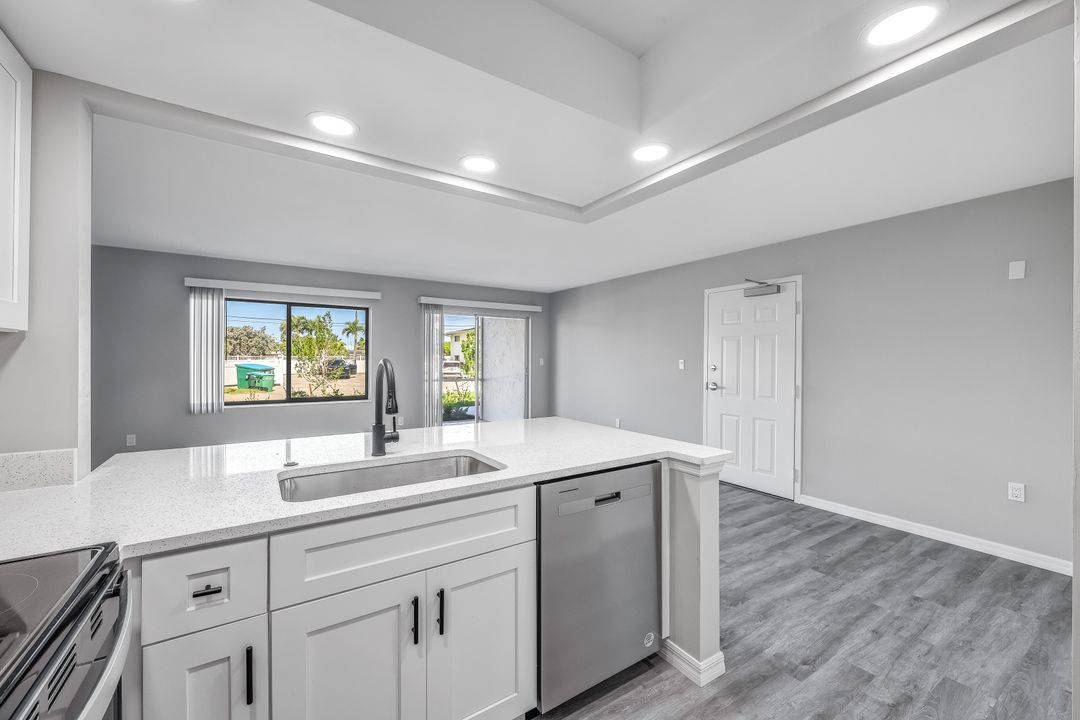 4815 Tudor Dr, Cape Coral, FL 33904