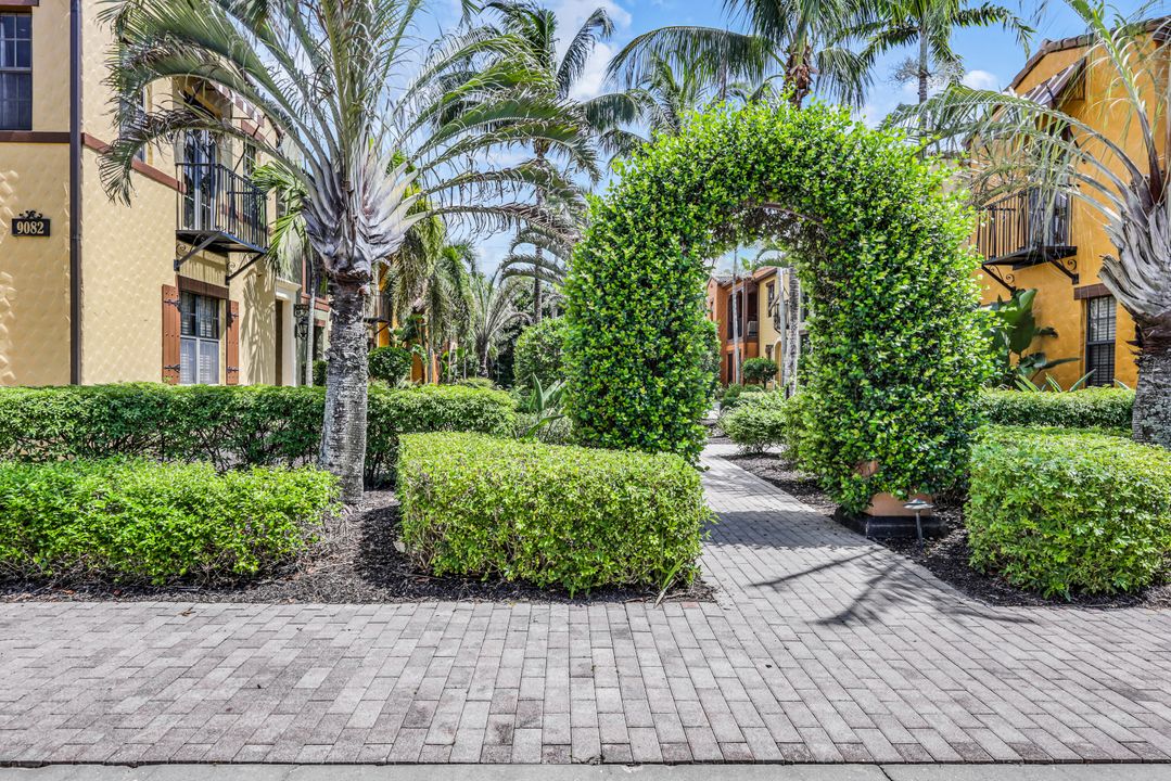 9082 Albion Ln S #6702, Naples, FL 34113