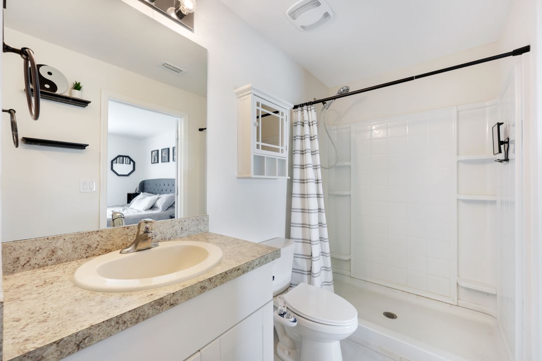 4424 NE 10th Ct, Cape Coral, FL 33909