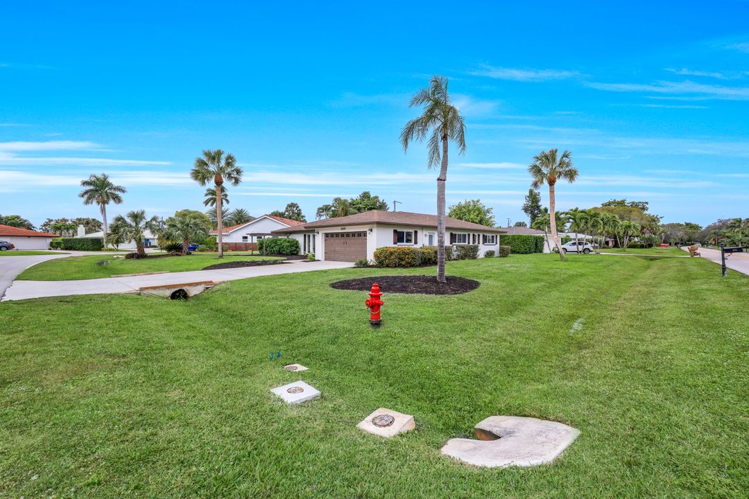 289 Burning Tree Dr, Naples, FL 34105