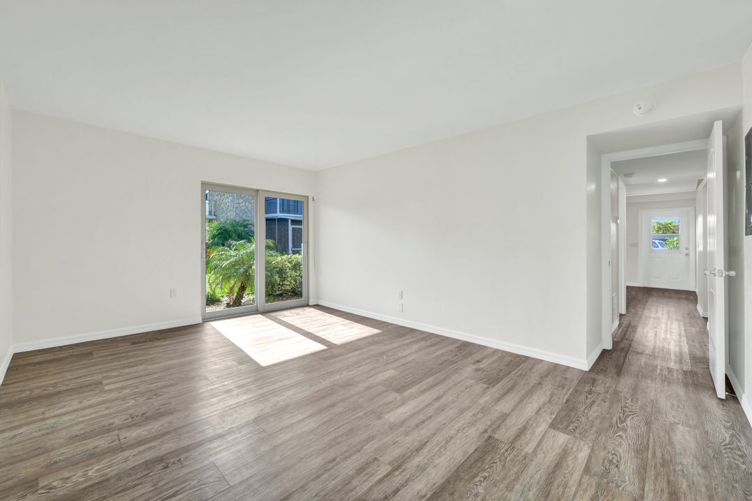 330 Kon Tiki Dr #D-1, Naples, FL 34113