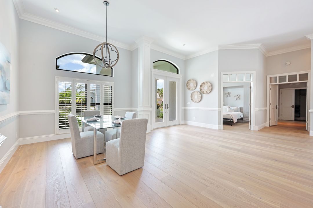 713 Shadow Lake Ln, Naples, FL 34108