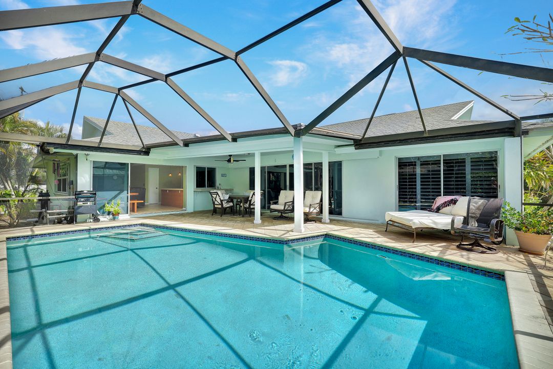 208 Baltusrol Dr, Naples, FL 34113