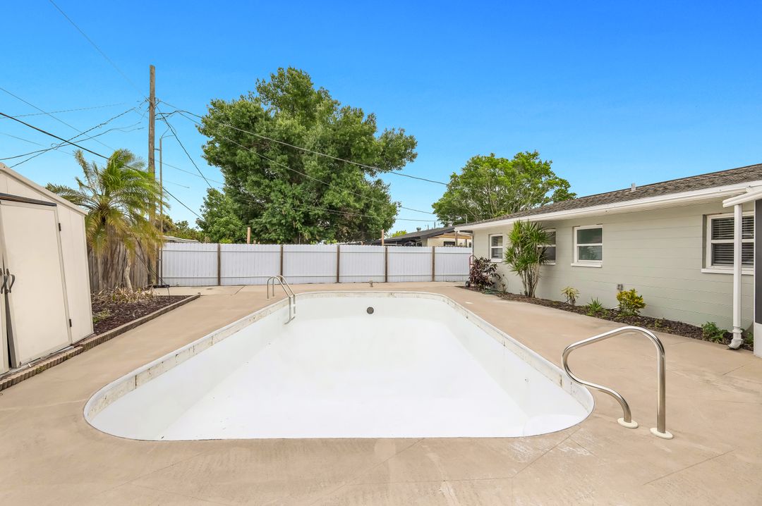 942 Narcissus St, North Fort Myers, FL 33903