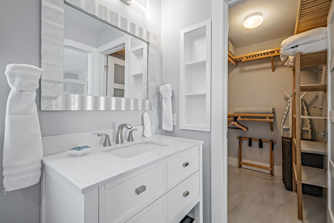 558 98th Ave N, Naples, FL 34108