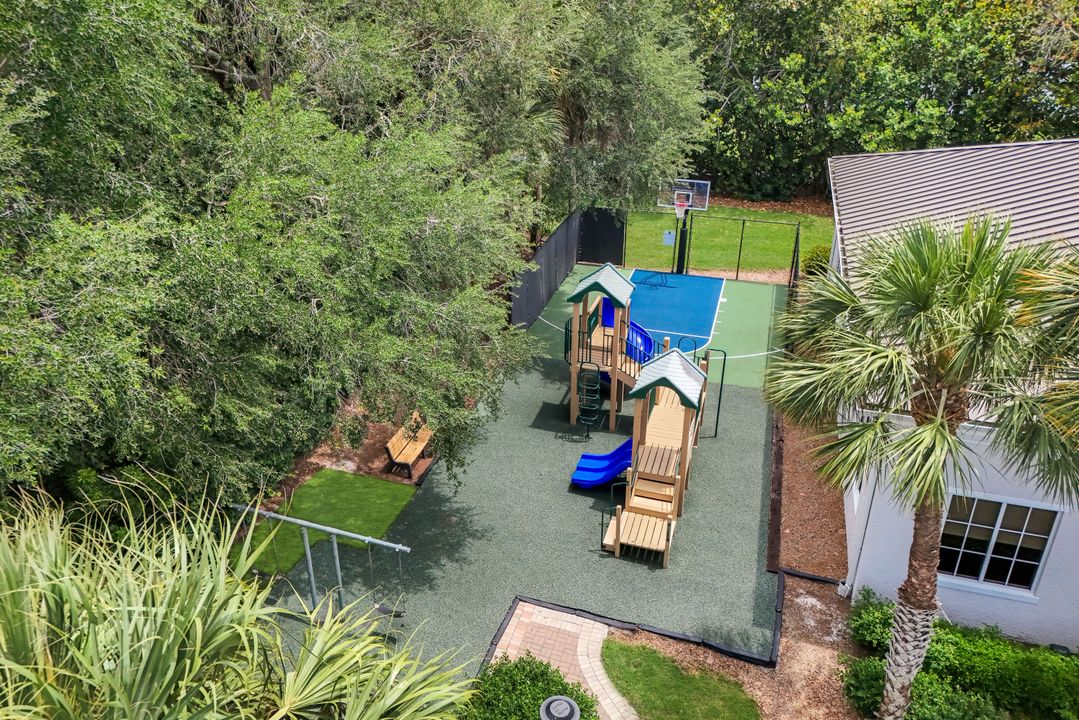1895 Les Chateaux Blvd #302, Naples, FL 34109
