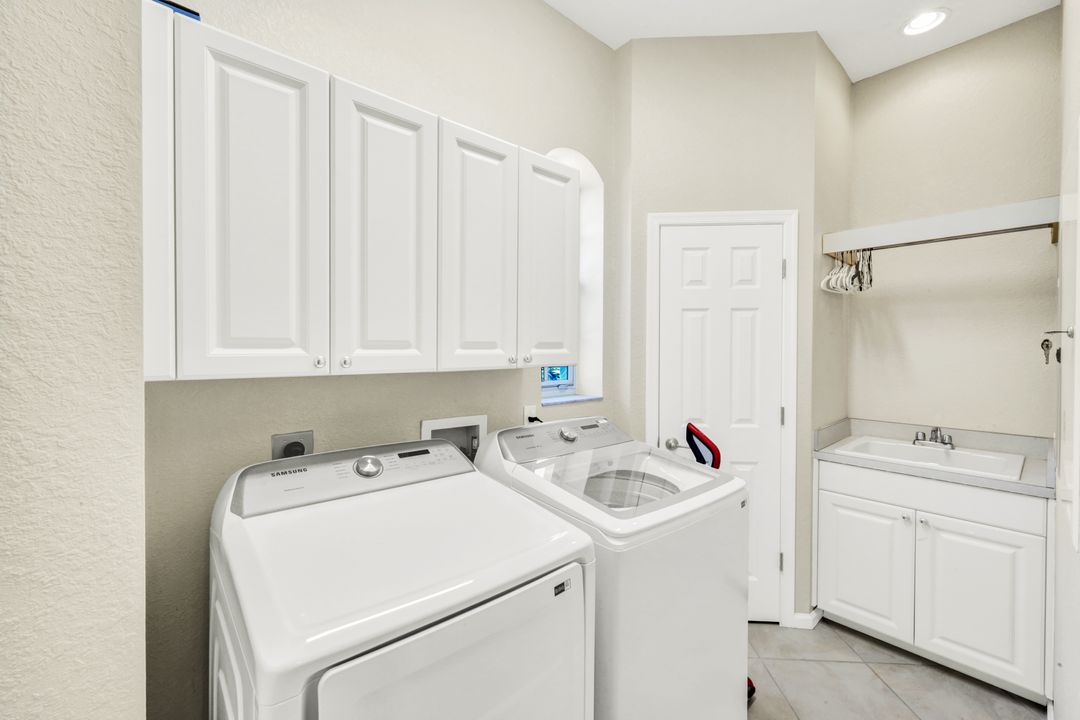 10060 Valiant Ct #202, Miromar Lakes, FL 33913