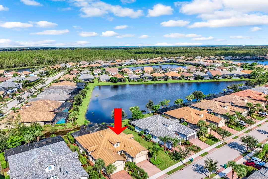 7659 Jacaranda Ln, Naples, FL 34114