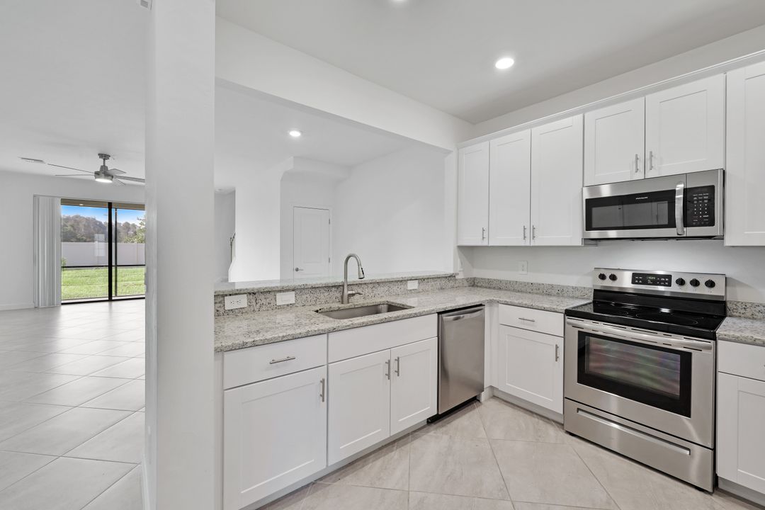 14207 Pine Lodge Ln, Fort Myers, FL 33913