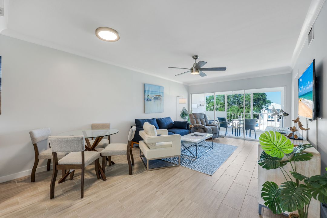 668 Broad Ave S, Naples, FL 34102