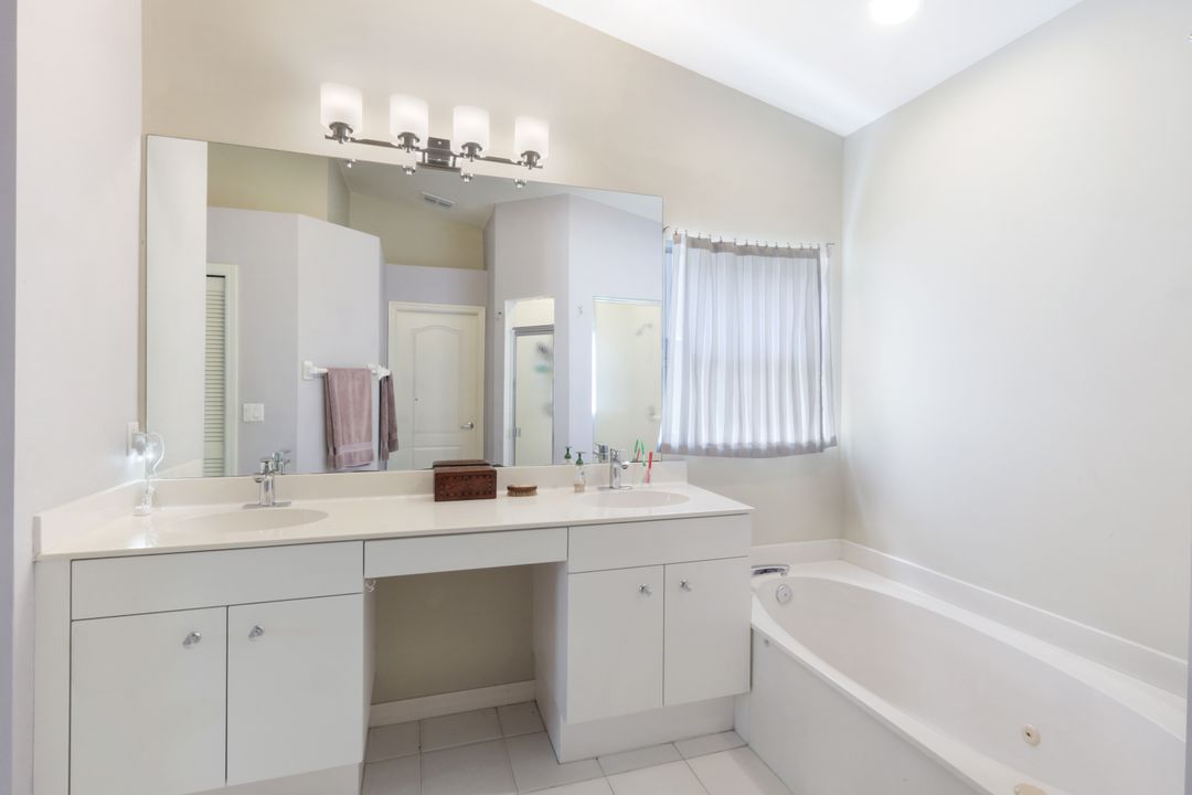 4332 Mistlethrush Ln, Naples, FL 34119