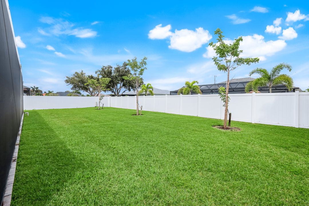 3821 SW 14th Pl, Cape Coral, FL 33914