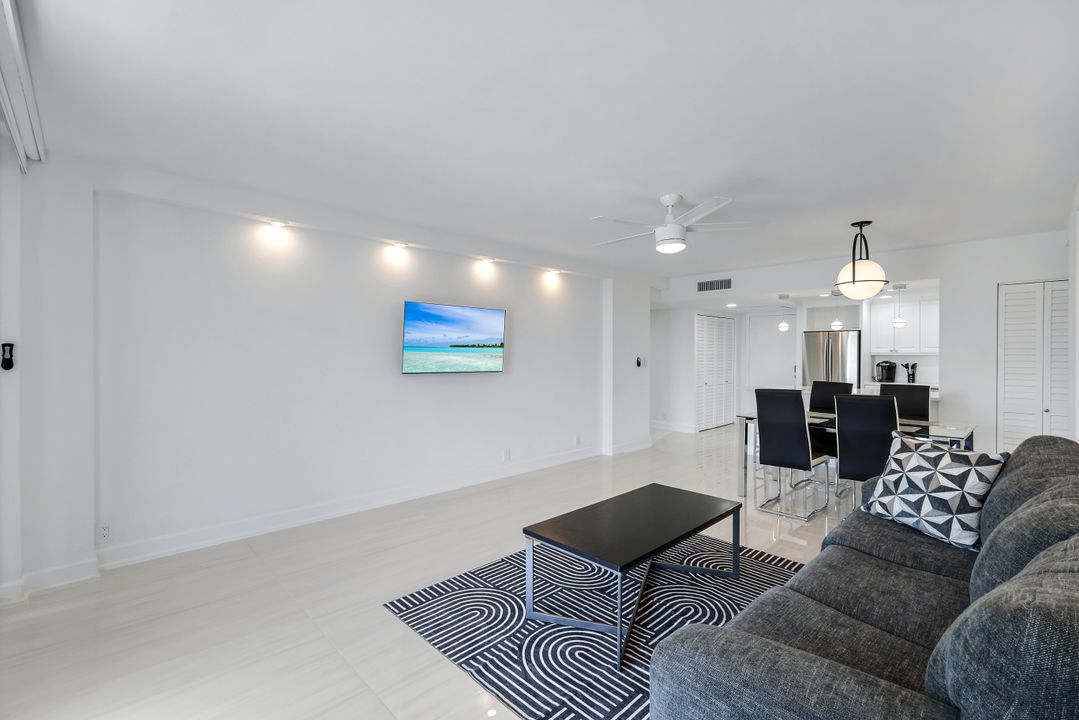 5 Bluebill Ave #410, Naples, FL 34108