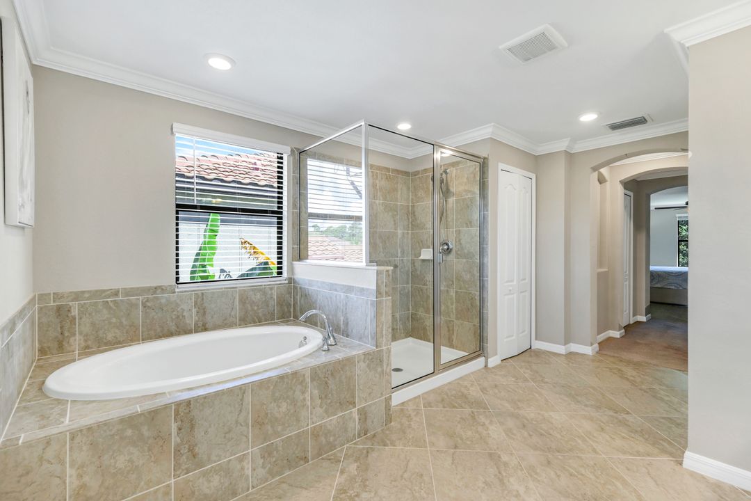 4264 Raffia Palm Cir, Naples, FL 34119