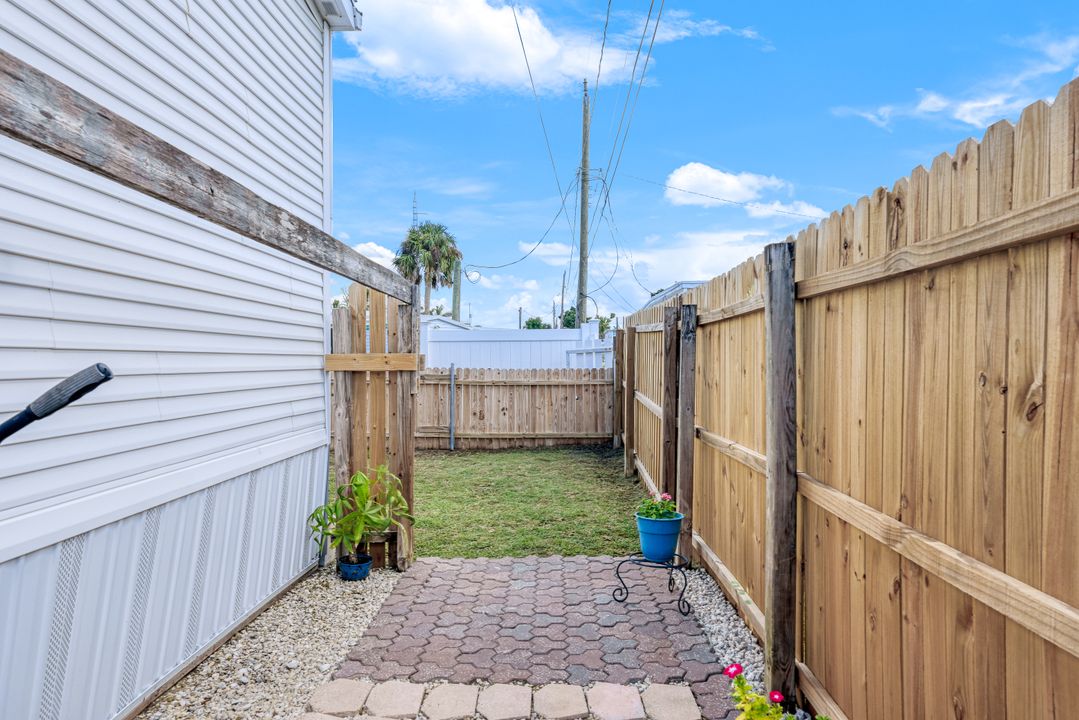 12151 Cypress Dr, Fort Myers, FL 33908