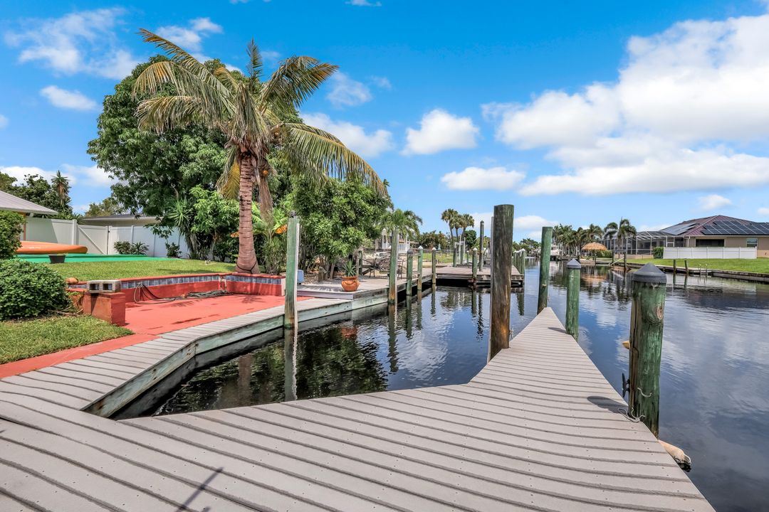 5333 Cocoa Ct, Cape Coral, FL 33904