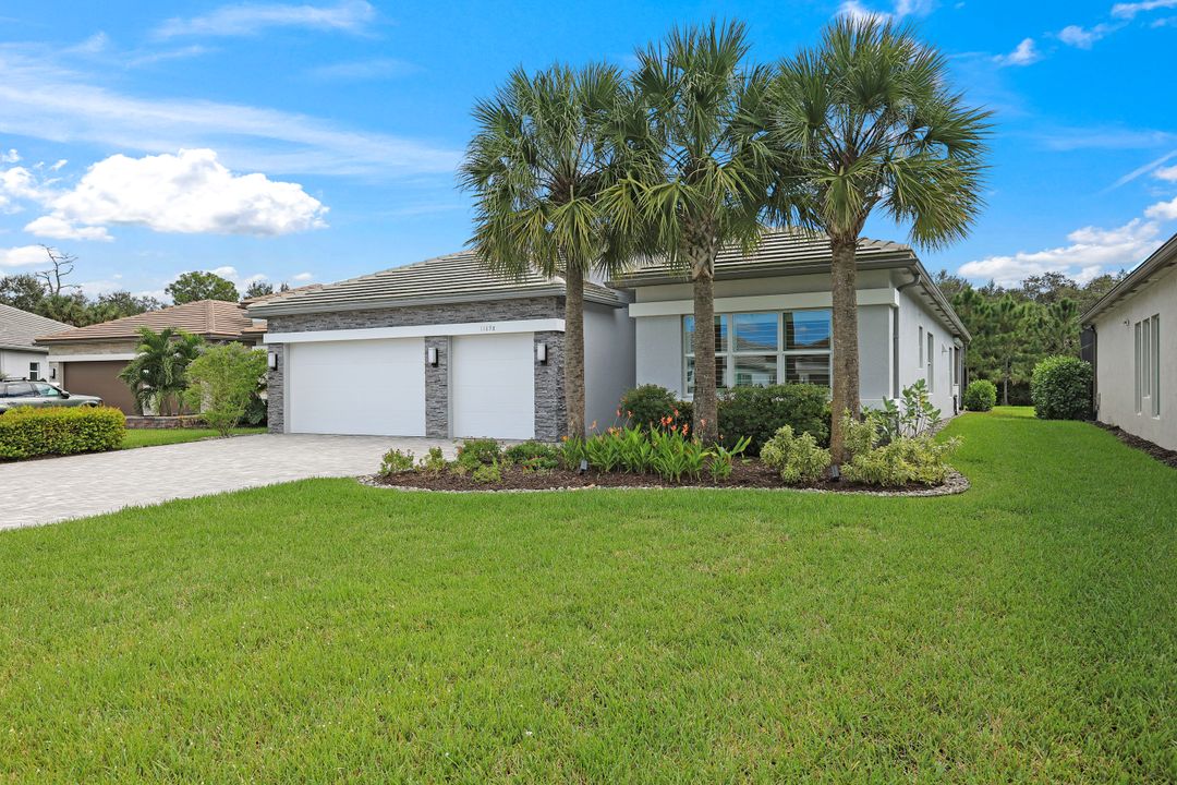 11698 Jasper Ct, Naples, FL 34120