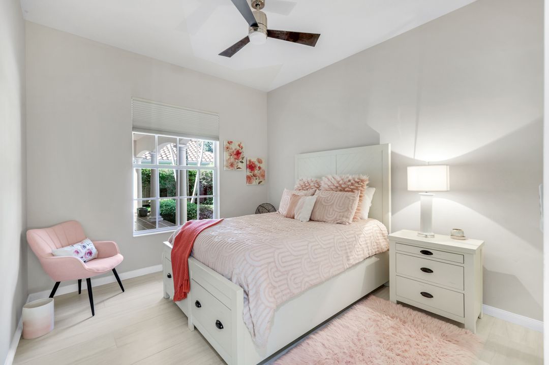 4338 Queen Elizabeth Way, Naples, FL 34119