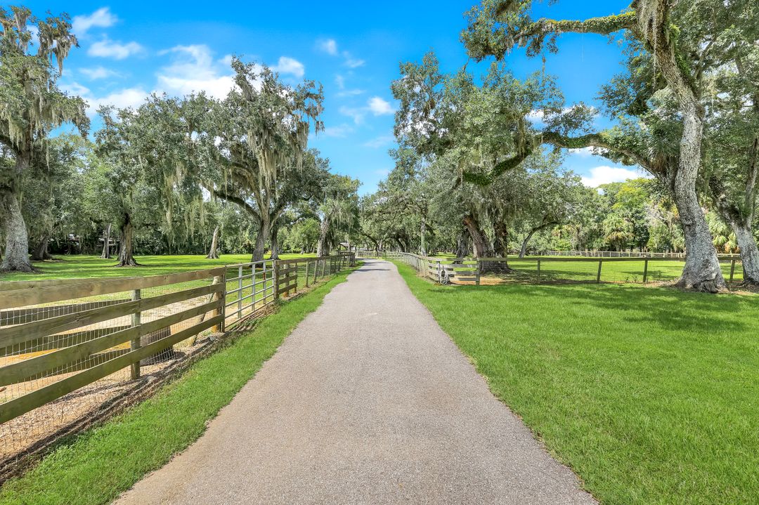 19080 Parkinson Rd, Alva, FL 33920