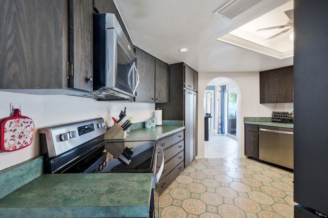 3926 Country Club Blvd, Cape Coral, FL 33904