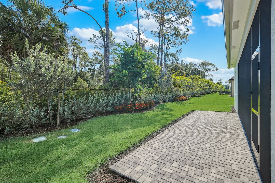 2565 Kingfisher Dr, Naples, FL 34112