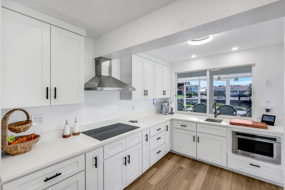 915 Pecten Ct, Sanibel, FL 33957