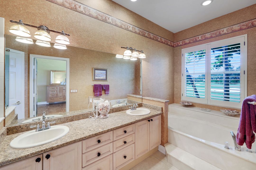 4959 Bollard Ct, Naples, FL 34112