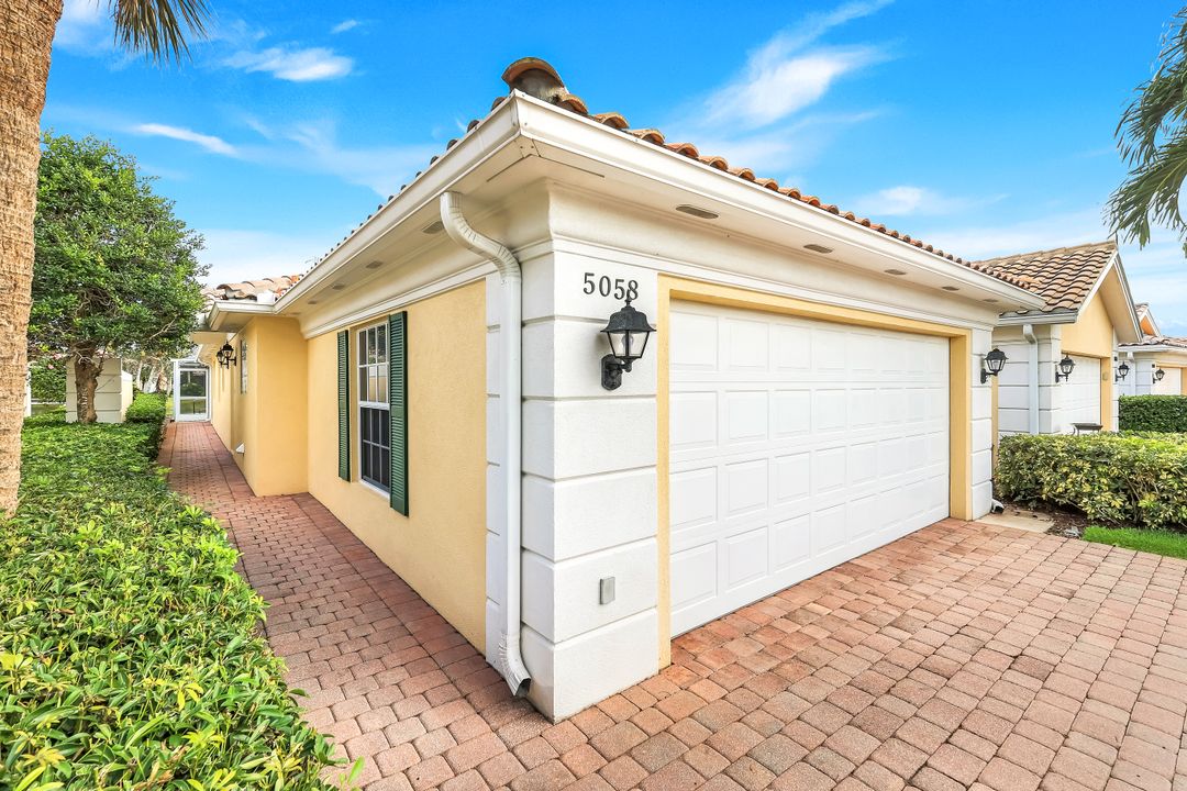 5058 Kingston Way, Naples, FL 34119