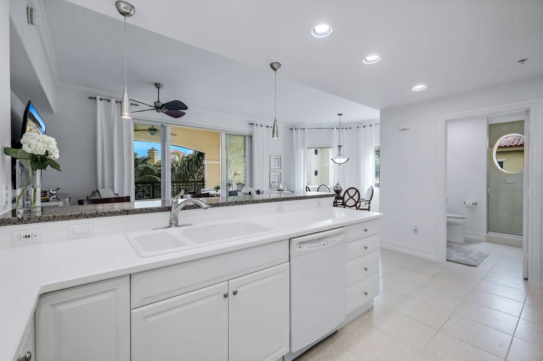 2278 Tiburon Blvd E #406, Naples, FL 34109