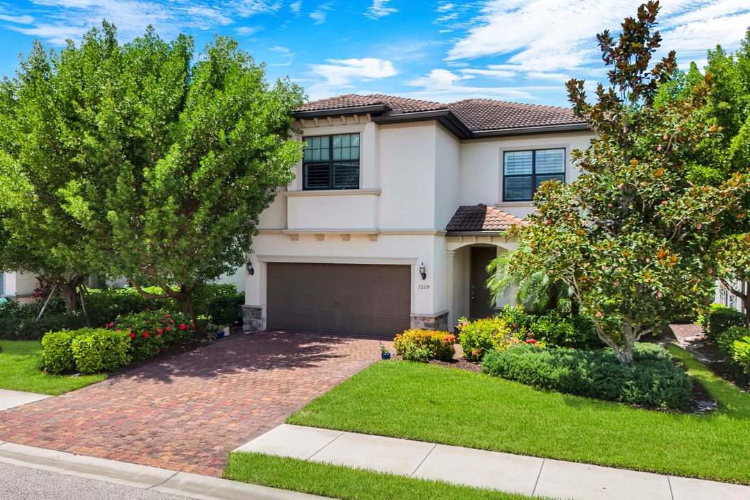 7209 Wilton Dr N, Naples, FL 34109