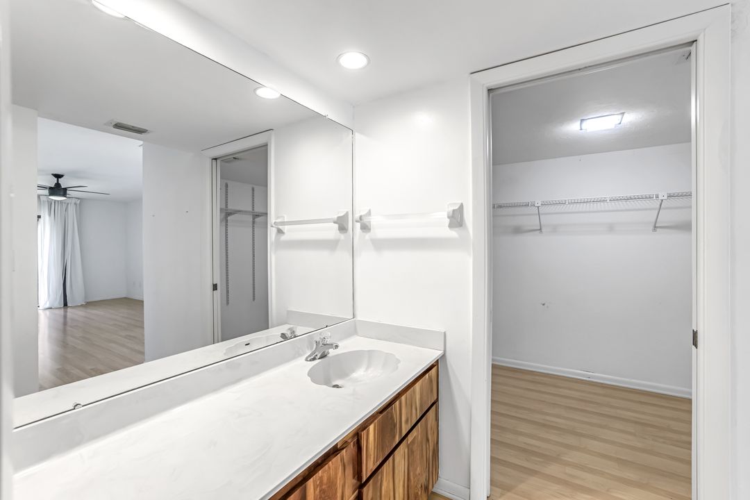576 Retreat Dr #201, Naples, FL 34110