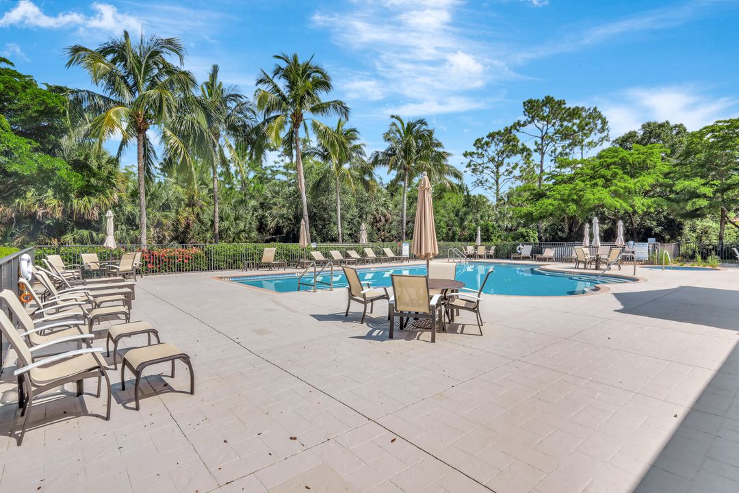 7842 Hawthorne Dr #1703, Naples, FL 34113