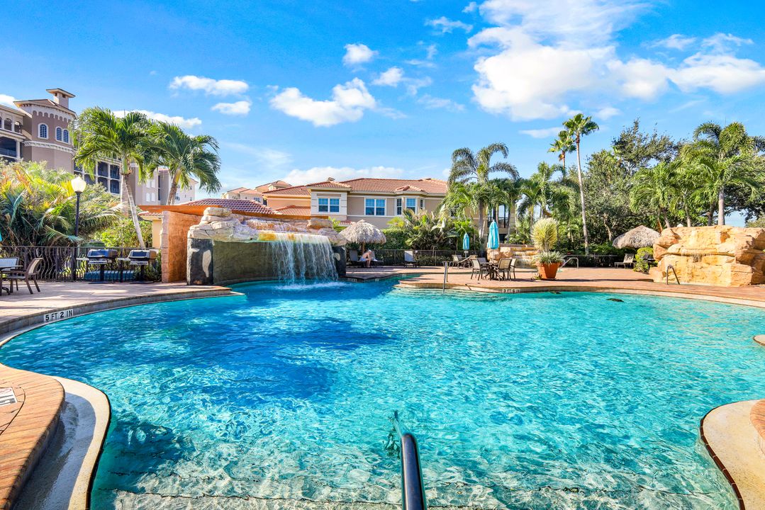 608 El Camino Real  #202, Naples, FL 34119