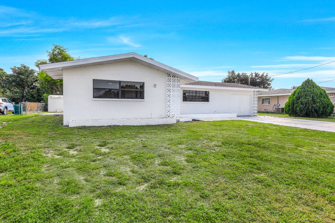 2270 42nd St SW, Naples, FL 34116