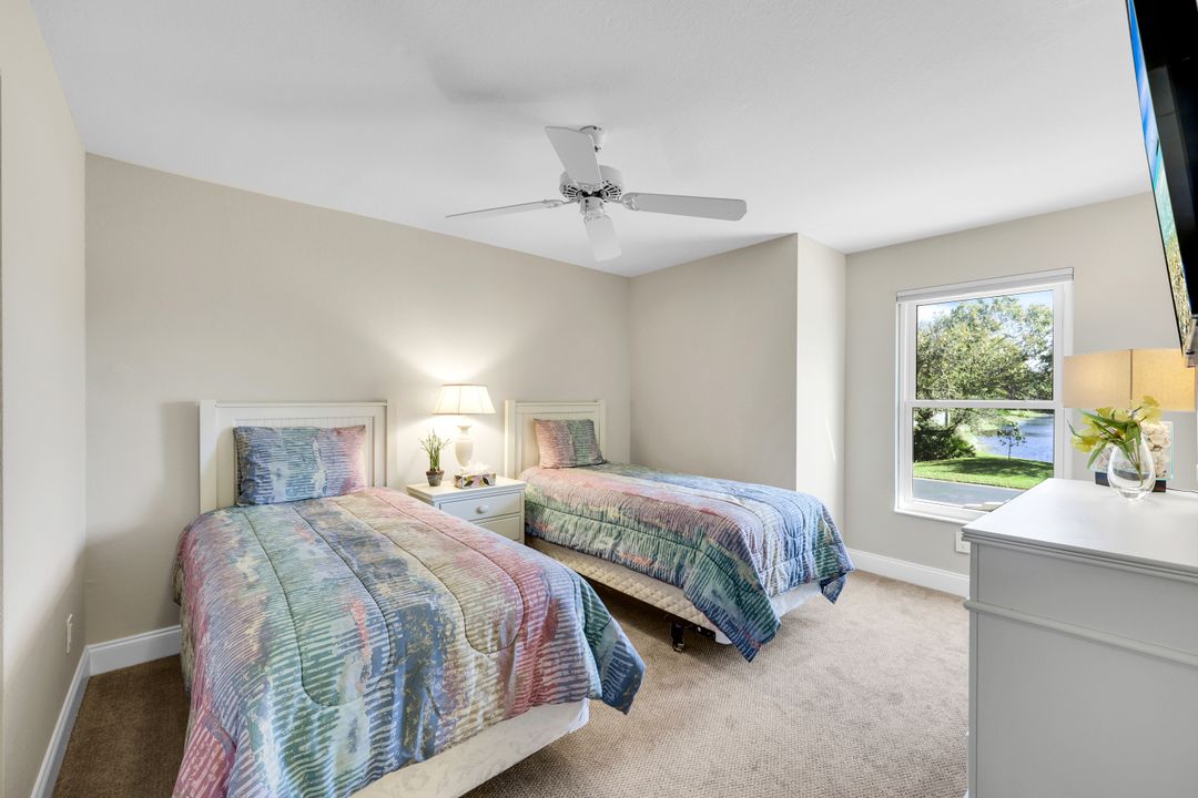 351 Emerald Bay Cir #R-5, Naples, FL 34110