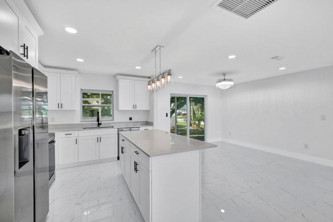 2134 SW 2nd Ct, Cape Coral, FL 33991