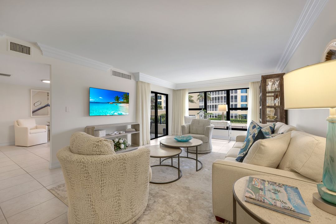 4451 Gulf Shore Blvd N #406, Naples, FL 34103