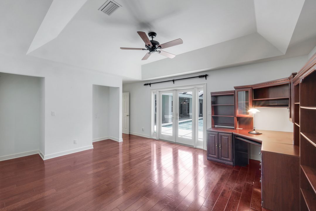 675 Murex Dr, Naples, FL 34102