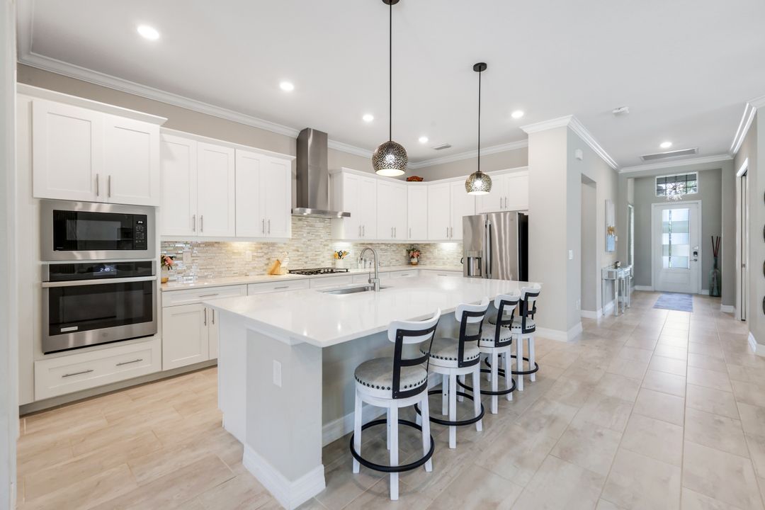 15242 Blue Bay Cir, Miromar Lakes, FL 33913