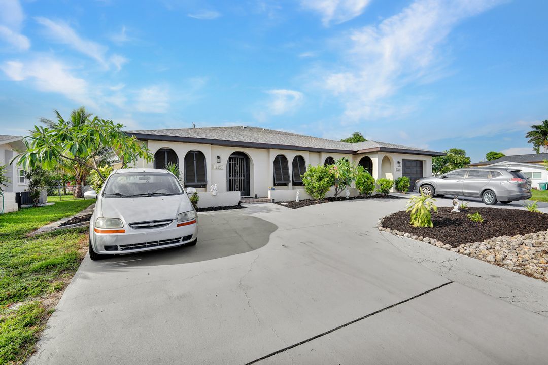225 Cape Coral Pkwy E, Cape Coral, FL 33904