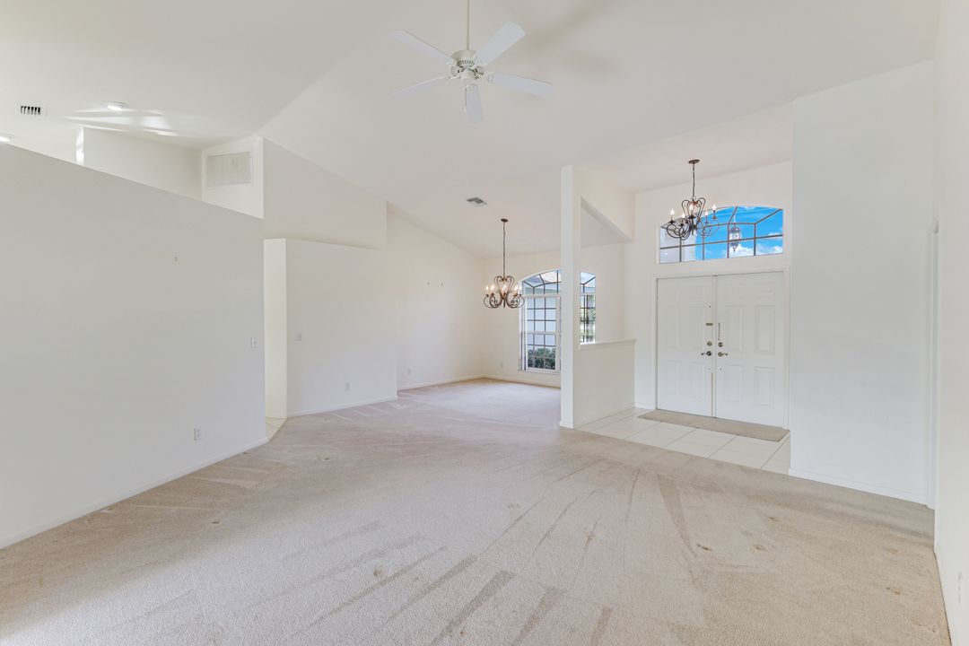 615 SE 19th Ct, Cape Coral, FL 33990