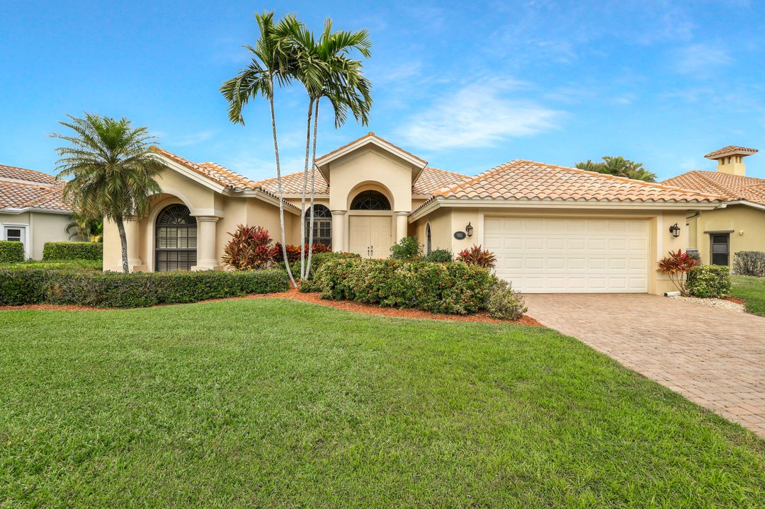 981 Tivoli Ct, Naples, FL 34104