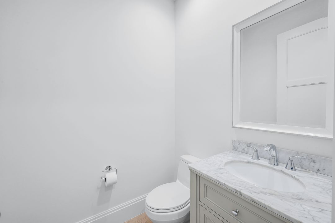 875 6th Ave S #303, Naples, FL 34102