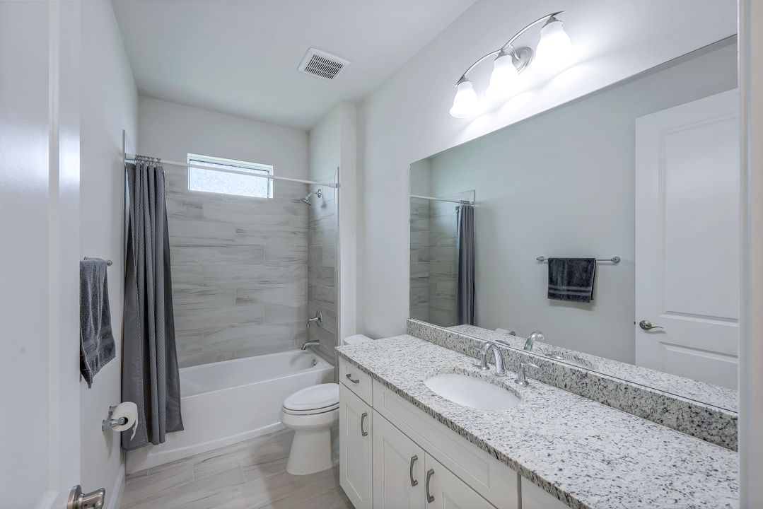 8959 Redonda Dr, Naples, FL 34114