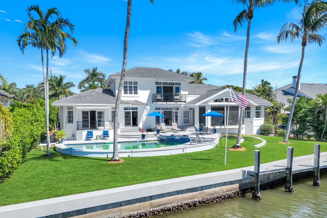 400 Springline Dr, Naples, FL 34102